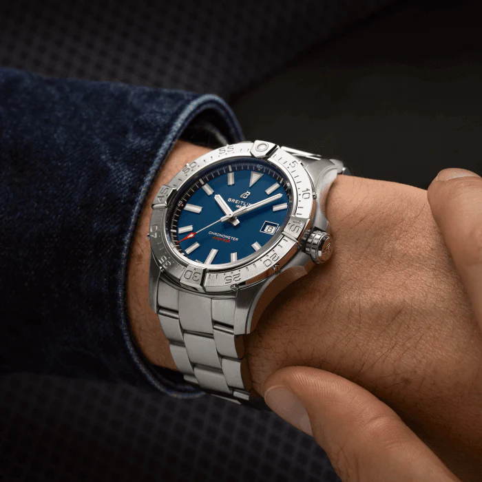 Breitling Avenger Automatic 42mm Watch with Blue Dial - Image 4