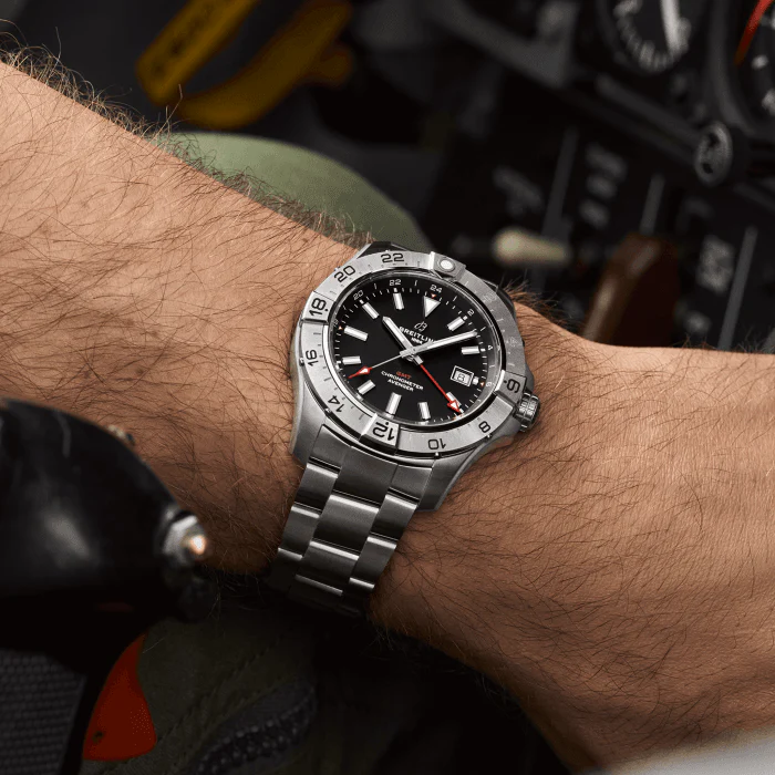 Breitling Avenger Automatic GMT 44mm Watch with Black Dial - Image 4