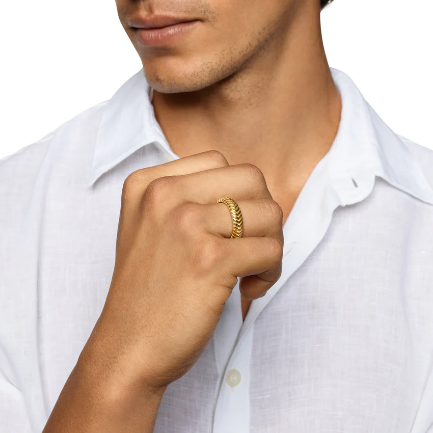 Chevron Band in 18K Yellow Gold, 6mm, Size 9 - Image 4