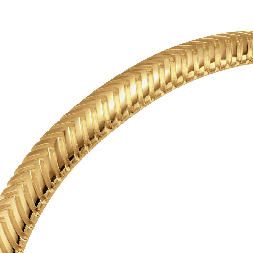 Chevron Cuff Bracelet in 18K Yellow Gold, 8mm, Size Medium - Image 3