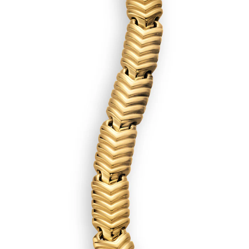 Chevron Link Bracelet in 18K Yellow Gold, 7.6mm, Size Medium - Image 4