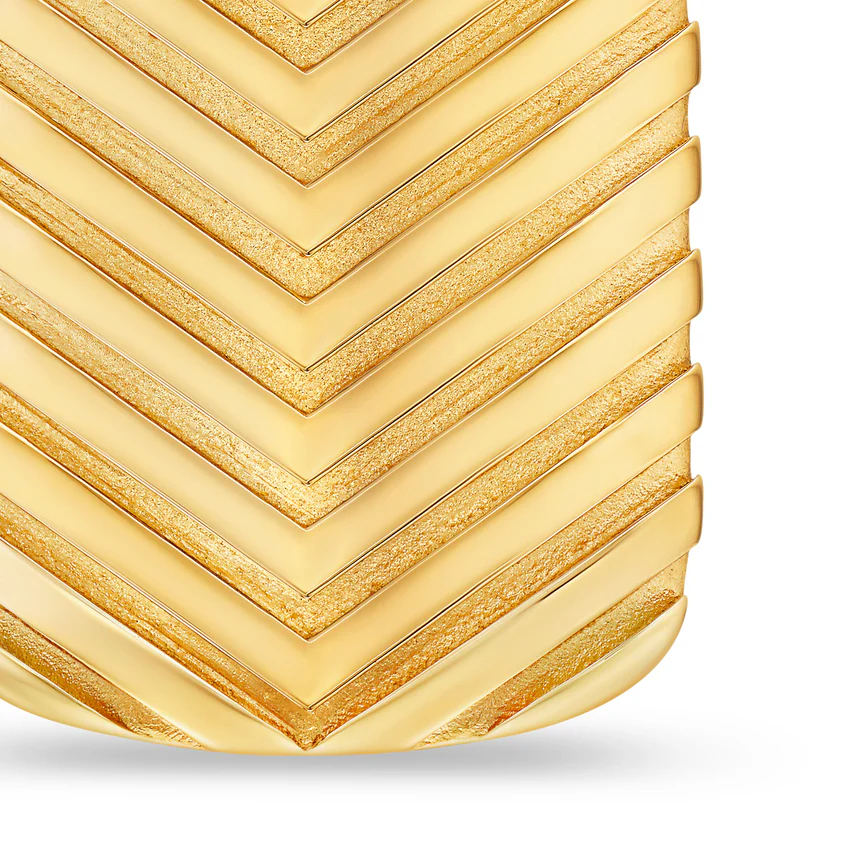 Chevron Tag in 18K Yellow Gold, 27mm - Image 4