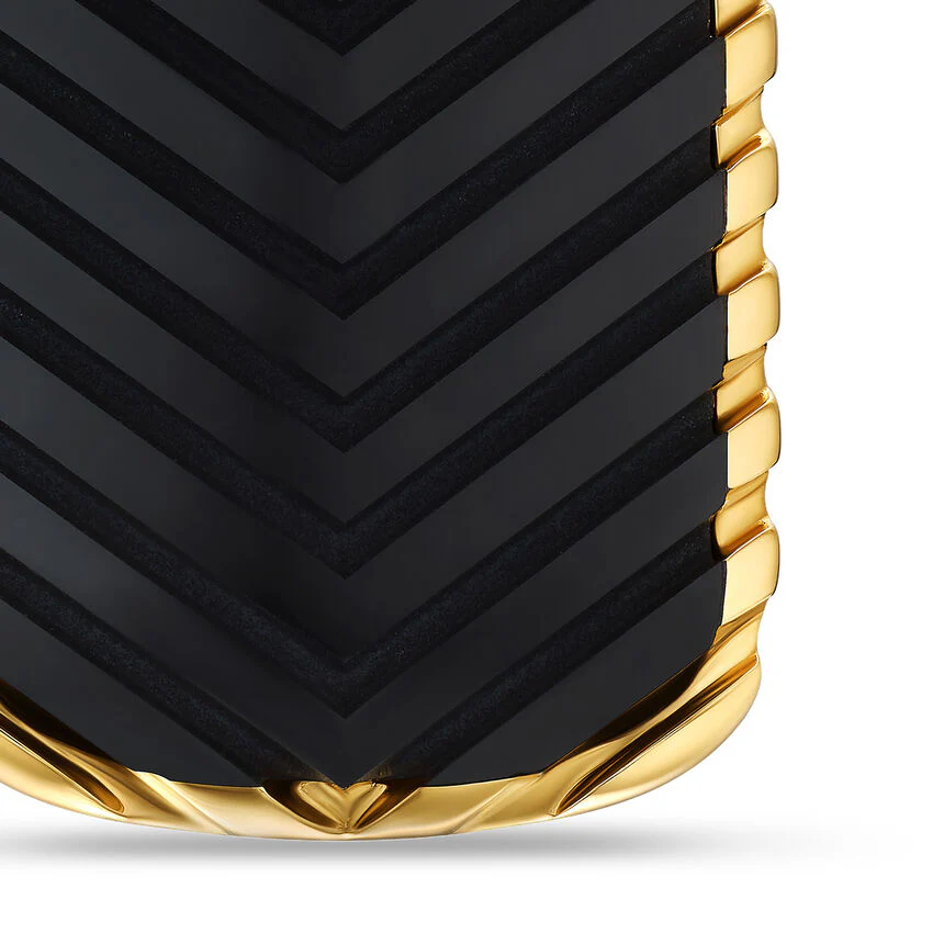 Chevron Tag in 18K Yellow Gold with Black Onyx, 27mm - Image 2