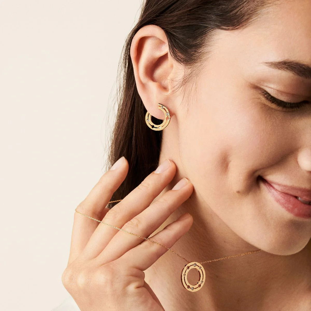 Dinh Van Pulse Yellow Gold Diamond Hoop Earrings - Image 3