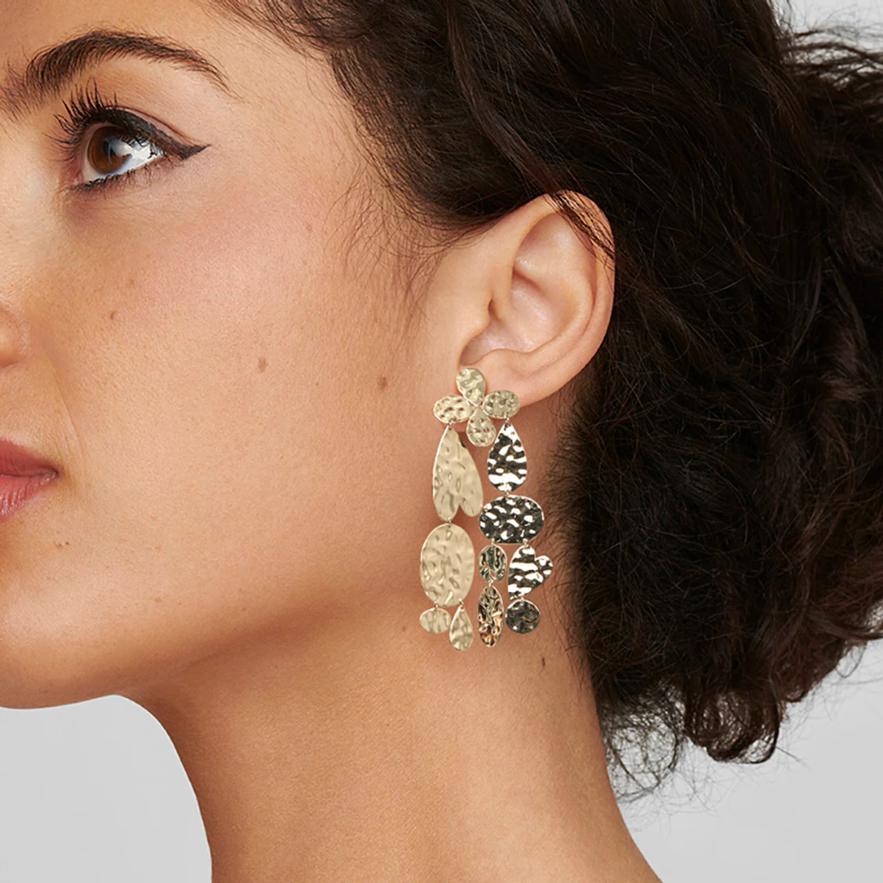 IPPOLITA Classico Large Crinkle Chandelier Heart Earrings - Image 3