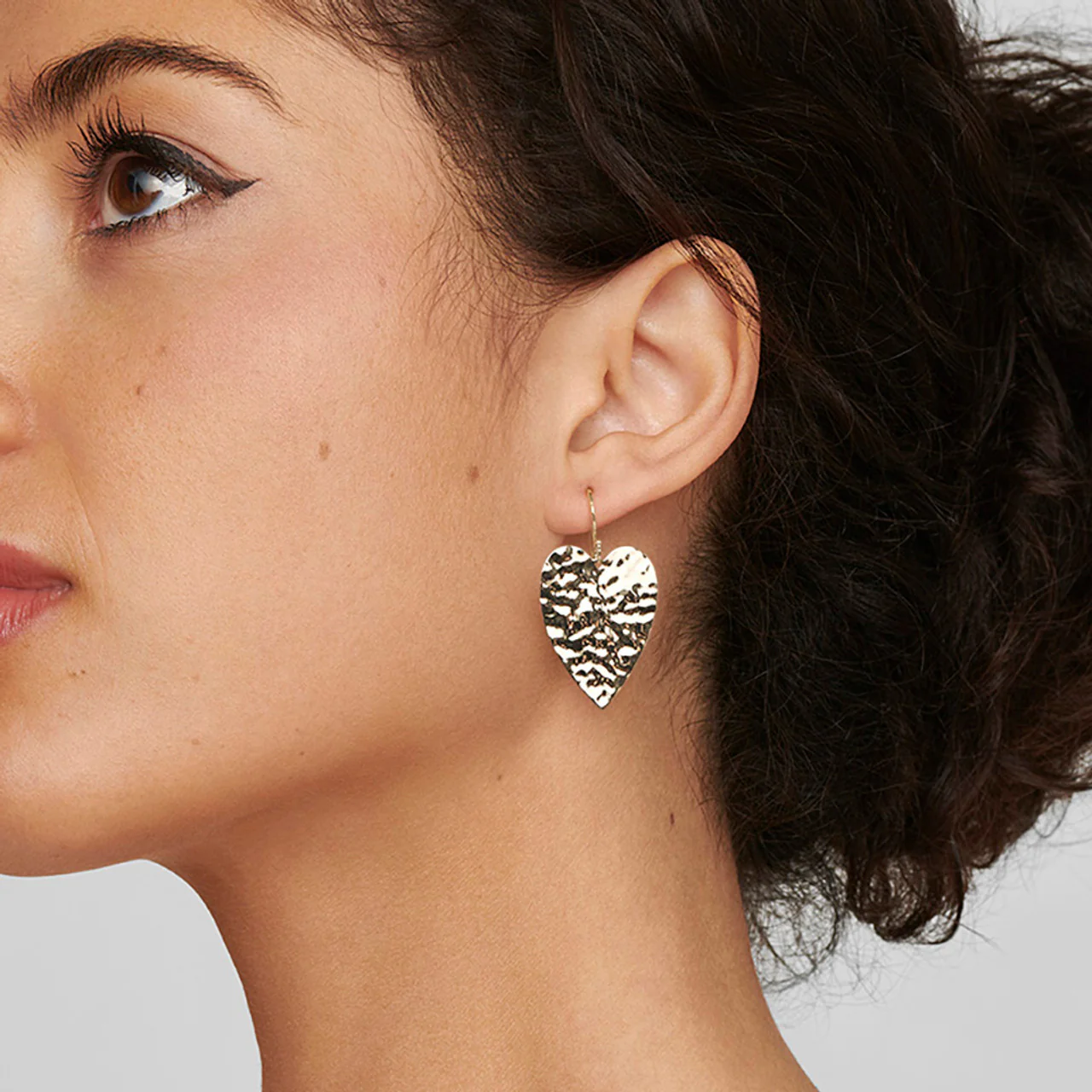 IPPOLITA Classico Large Heart Crinkle Earrings - Image 2