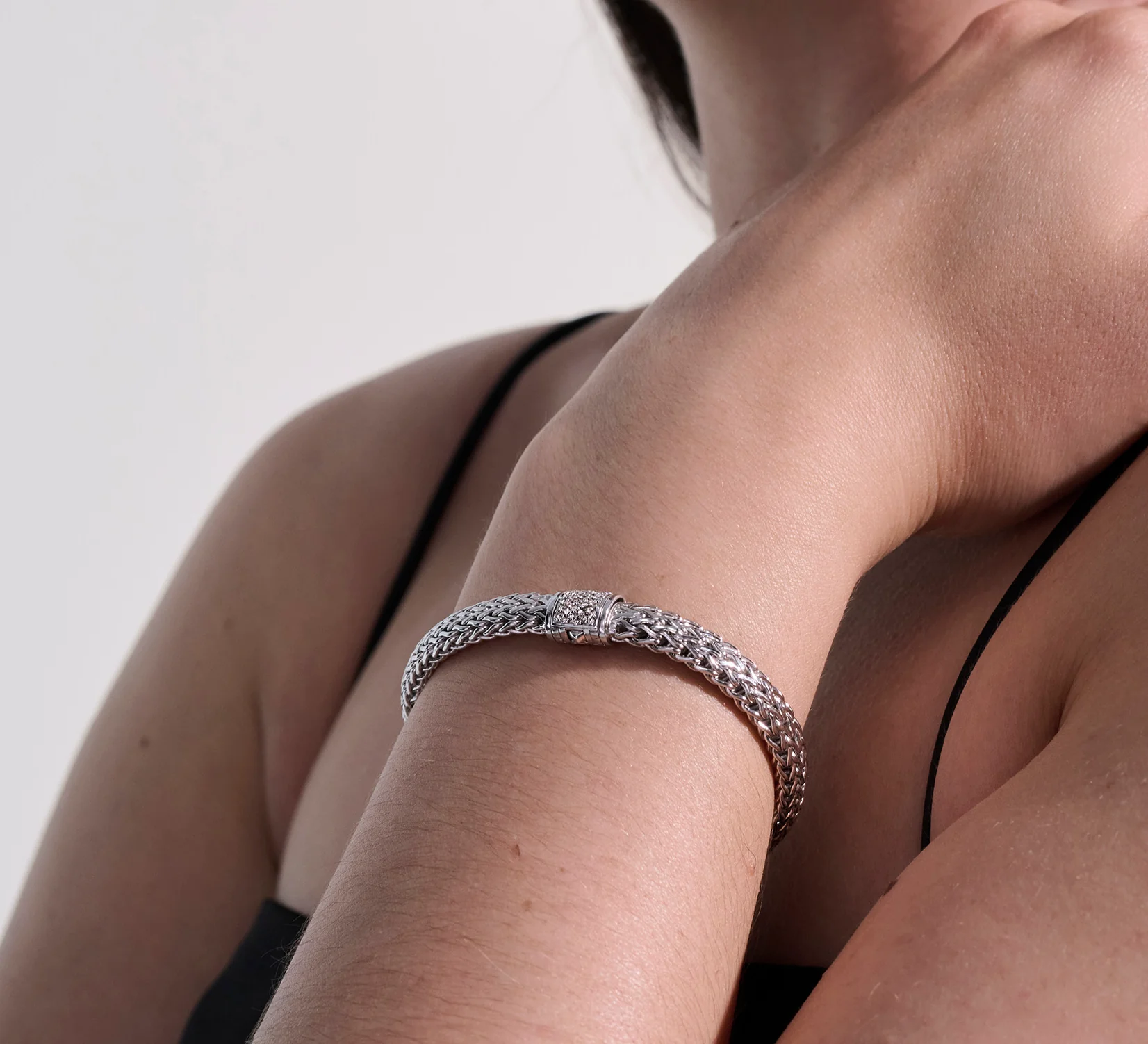 John Hardy Classic Chain Small Bracelet with Diamond Clasp - Image 4