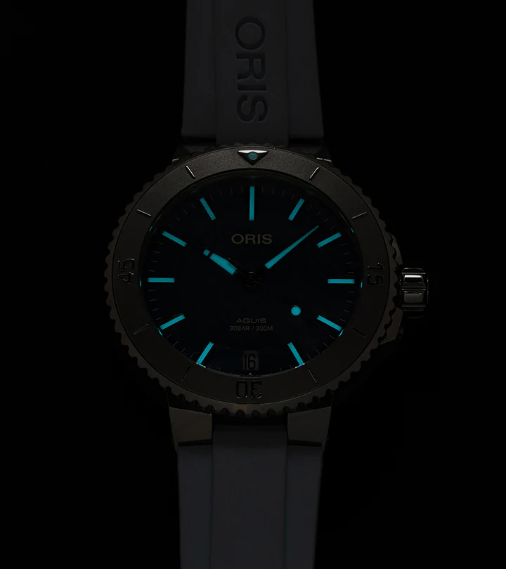 Oris Aquis Date Watch with Blue Mother of Pearl Dial, 36.5mm - Image 4