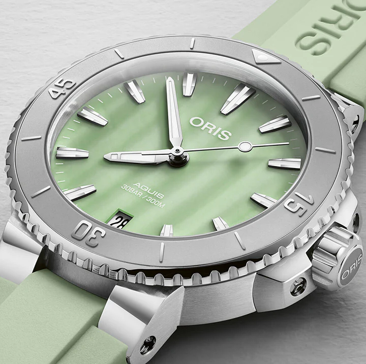 Oris Aquis Date Watch with Green Mother of Pearl Dial, 36.5mm - Image 4
