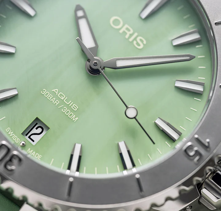 Oris Aquis Date Watch with Green Mother of Pearl Dial, 36.5mm - Image 5