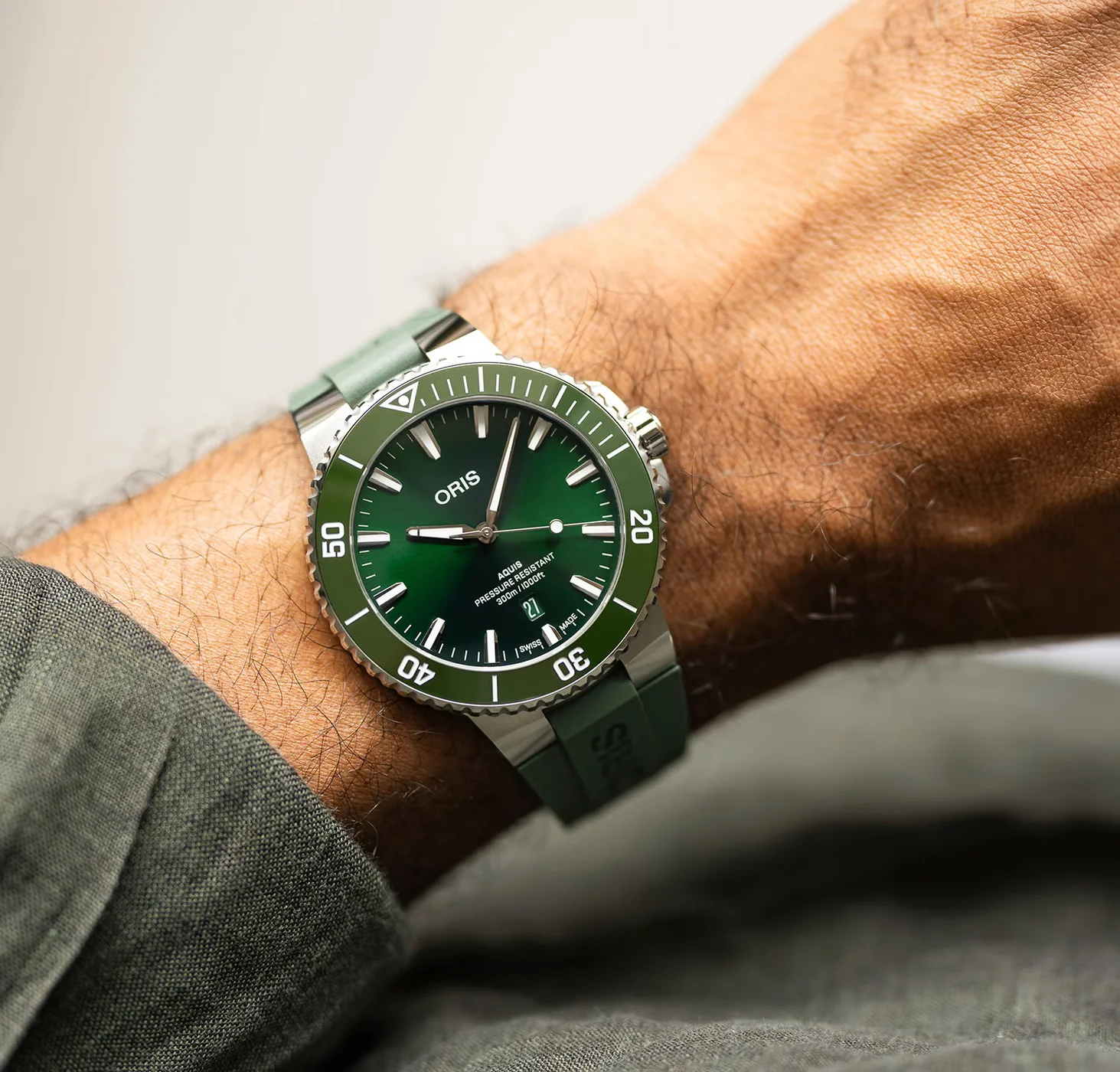 Oris Aquis Date Watch with Green Rubber Strap, 43.50mm - Image 3