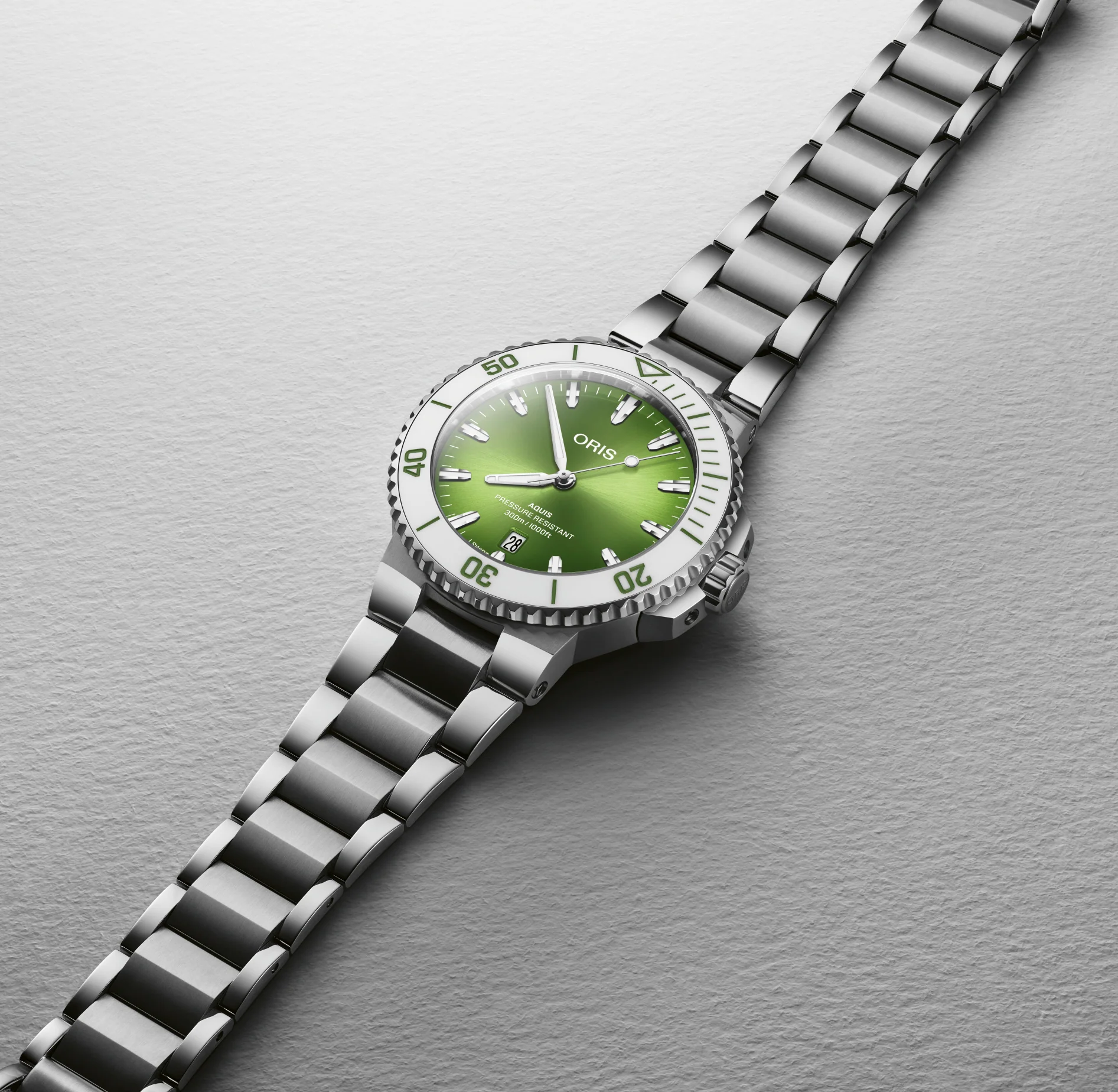 Oris Aquis Watch with Summer Green Dial, 41.50mm - Image 2
