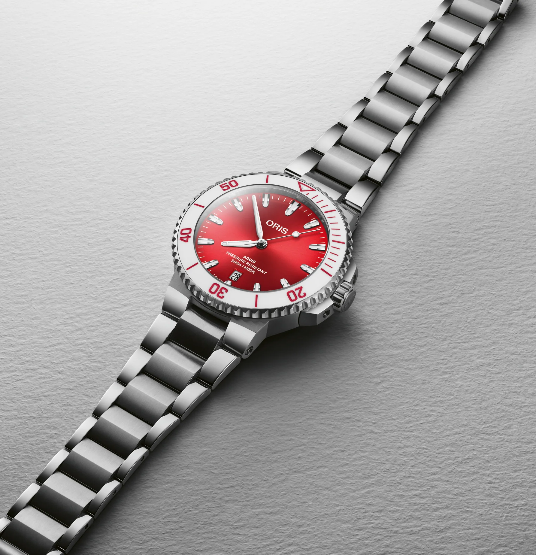 Oris Aquis Watch with Summer Red Dial, 41.50mm - Image 2