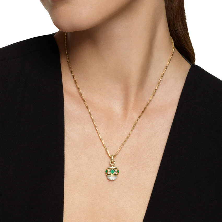 Renaissance Pavé Amulet in 18K Yellow Gold with Emeralds and Diamonds, 26mm - Image 3