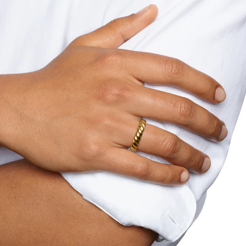 Sculpted Cable Band Ring in 18K Yellow Gold, 5mm, Size 9 - Image 5