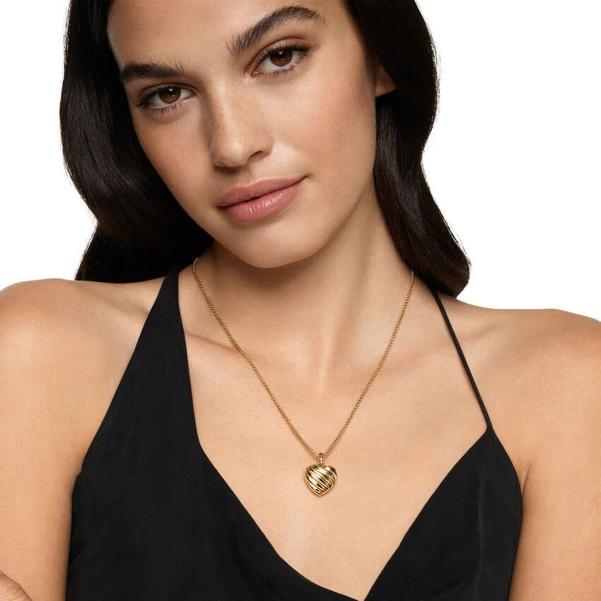 Sculpted Cable Heart Locket in 18K Yellow Gold, 23mm - Image 5